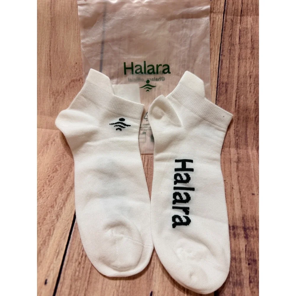 Halara Womens Ankle Socks White Logo Athletic Low Cut Heel Tab One Size NEW